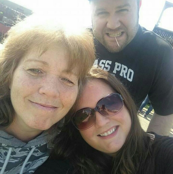 Meet your Posher, Mandilee - Picture 3 of 8